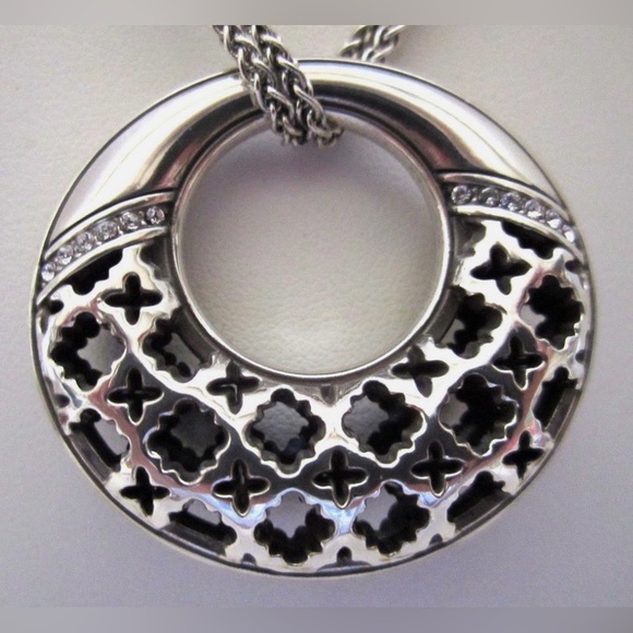 Elegant Silver and Black Pendant Necklace - Picture 2 of 9